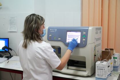 Elevii seminarişti gălăţeni au donat sânge pentru semenii lor din spitale – fotografia 12