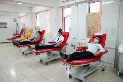 Elevii seminarişti gălăţeni au donat sânge pentru semenii lor din spitale – fotografia 14