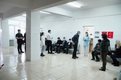 Elevii seminarişti gălăţeni au donat sânge pentru semenii lor din spitale – fotografia 22