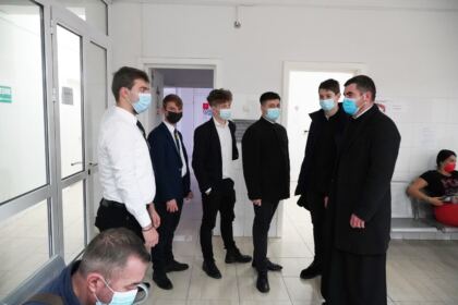 Elevii seminarişti gălăţeni au donat sânge pentru semenii lor din spitale – fotografia 23