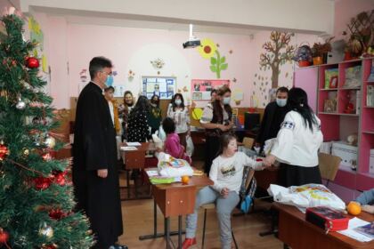Daruri pentru copiii de la Şcoala Specială „Constantin Pufan“ din Galaţi – fotografia 18