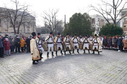 Festivalul de datini şi obiceiuri la Naşterea Domnului şi Anul Nou „Tudor Pamfile“ la Galaţi – fotografia 34
