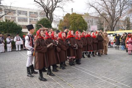 Festivalul de datini şi obiceiuri la Naşterea Domnului şi Anul Nou „Tudor Pamfile“ la Galaţi – fotografia 37