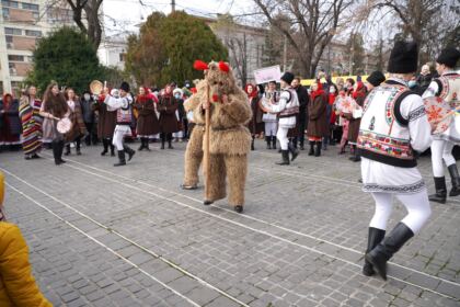 Festivalul de datini şi obiceiuri la Naşterea Domnului şi Anul Nou „Tudor Pamfile“ la Galaţi – fotografia 39