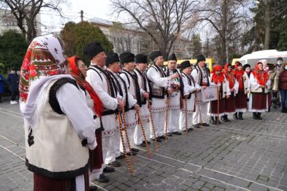 Festivalul de datini şi obiceiuri la Naşterea Domnului şi Anul Nou „Tudor Pamfile“ la Galaţi – fotografia 43