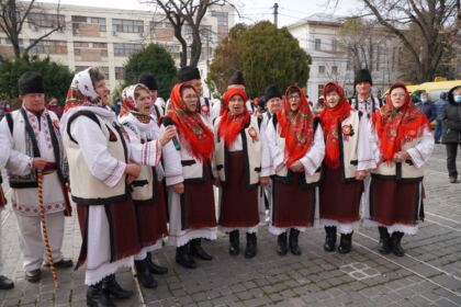 Festivalul de datini şi obiceiuri la Naşterea Domnului şi Anul Nou „Tudor Pamfile“ la Galaţi – fotografia 44