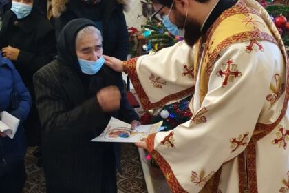 Ierarhul Dunării de Jos a trimis daruri la Centrul Medico-Social din localitatea Pechea, judeţul Galaţi – fotografia 3