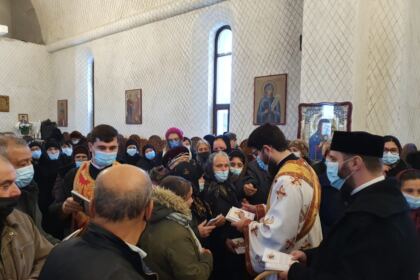 Ierarhul Dunării de Jos a trimis daruri la Centrul Medico-Social din localitatea Pechea, judeţul Galaţi – fotografia 6