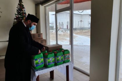 Ierarhul Dunării de Jos a trimis daruri la Centrul Medico-Social din localitatea Pechea, judeţul Galaţi – fotografia 10