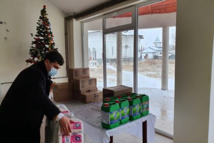 Ierarhul Dunării de Jos a trimis daruri la Centrul Medico-Social din localitatea Pechea, judeţul Galaţi – fotografia 11