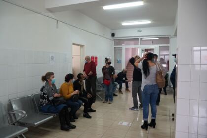 Acţiune de donare de sânge a preoţilor şi credincioşilor din Tecuci – fotografia 13