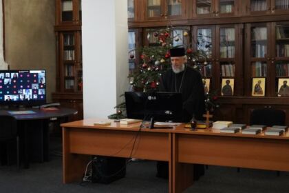Elevii seminarişti gălăţeni l-au omagiat astăzi pe poetul naţional Mihai Eminescu – fotografia 6