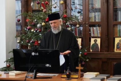 Elevii seminarişti gălăţeni l-au omagiat astăzi pe poetul naţional Mihai Eminescu – fotografia 7