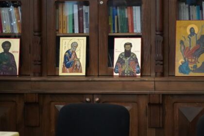 Elevii seminarişti gălăţeni l-au omagiat astăzi pe poetul naţional Mihai Eminescu – fotografia 8
