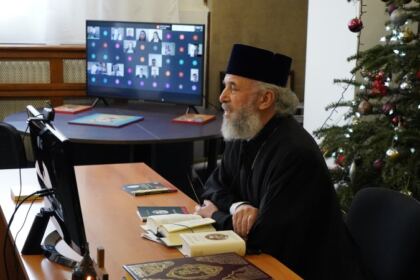 Elevii seminarişti gălăţeni l-au omagiat astăzi pe poetul naţional Mihai Eminescu – fotografia 15