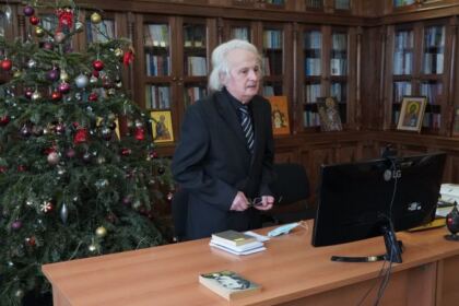 Elevii seminarişti gălăţeni l-au omagiat astăzi pe poetul naţional Mihai Eminescu – fotografia 17