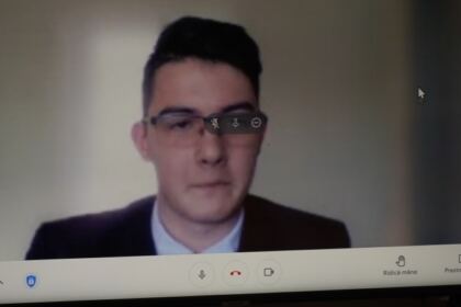 Elevii seminarişti gălăţeni l-au omagiat astăzi pe poetul naţional Mihai Eminescu – fotografia 21
