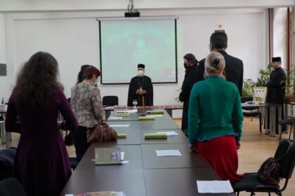 Simpozion studenţesc la Galaţi dedicat Sfinţilor Trei Ierarhi – fotografia 7