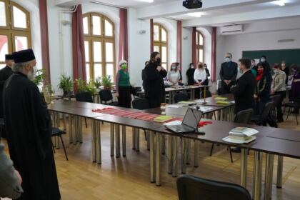 Simpozion studenţesc la Galaţi dedicat Sfinţilor Trei Ierarhi – fotografia 9