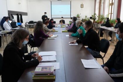 Simpozion studenţesc la Galaţi dedicat Sfinţilor Trei Ierarhi – fotografia 11