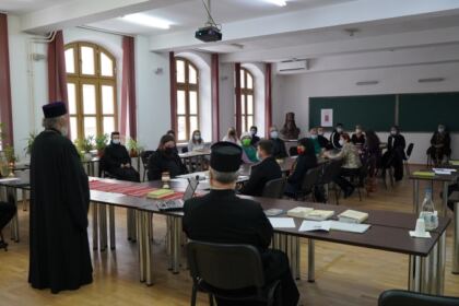 Simpozion studenţesc la Galaţi dedicat Sfinţilor Trei Ierarhi – fotografia 19