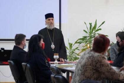 Simpozion studenţesc la Galaţi dedicat Sfinţilor Trei Ierarhi – fotografia 20