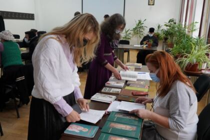 Simpozion studenţesc la Galaţi dedicat Sfinţilor Trei Ierarhi – fotografia 21