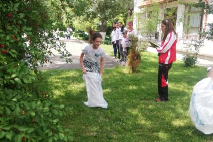 Activităţi de vară pentru copii la Așezământul Social-Filantropic ,,Sfântul Pantelimon“ – Lacu Sărat – fotografia 2