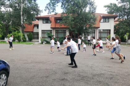 Activităţi de vară pentru copii la Așezământul Social-Filantropic ,,Sfântul Pantelimon“ – Lacu Sărat – fotografia 4
