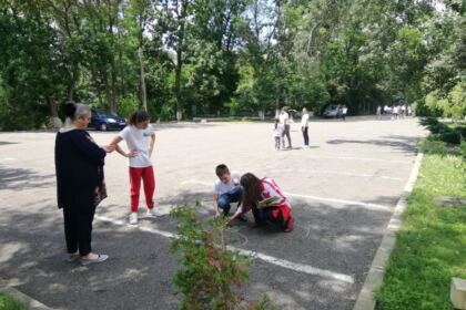 Activităţi de vară pentru copii la Așezământul Social-Filantropic ,,Sfântul Pantelimon“ – Lacu Sărat – fotografia 10