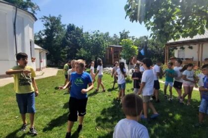 Activități de vară pentru 40 de copii din Ianca – fotografia 8