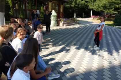 Mănăstirea Toflea, gazdă primitoare pentru copii pe timpul verii – fotografia 10