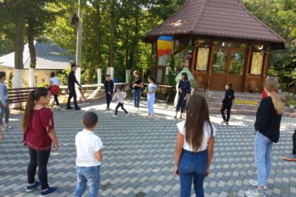 Mănăstirea Toflea, gazdă primitoare pentru copii pe timpul verii – fotografia 14