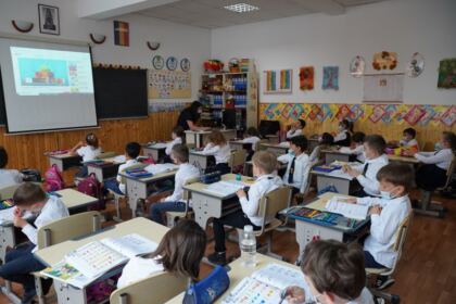 Elevii seminarişti gălăţeni au primit daruri din partea ierarhului Dunării de Jos – fotografia 4