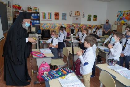 Elevii seminarişti gălăţeni au primit daruri din partea ierarhului Dunării de Jos – fotografia 6