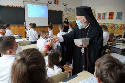 Elevii seminarişti gălăţeni au primit daruri din partea ierarhului Dunării de Jos – fotografia 7