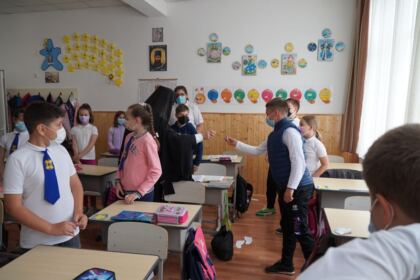 Elevii seminarişti gălăţeni au primit daruri din partea ierarhului Dunării de Jos – fotografia 10