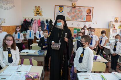 Elevii seminarişti gălăţeni au primit daruri din partea ierarhului Dunării de Jos – fotografia 15