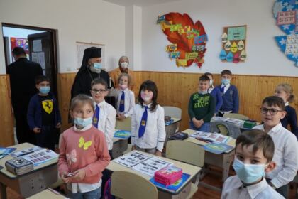Elevii seminarişti gălăţeni au primit daruri din partea ierarhului Dunării de Jos – fotografia 18