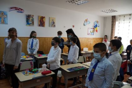 Elevii seminarişti gălăţeni au primit daruri din partea ierarhului Dunării de Jos – fotografia 21