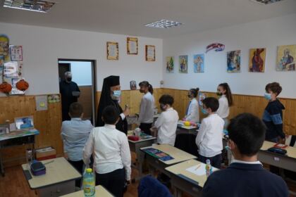 Elevii seminarişti gălăţeni au primit daruri din partea ierarhului Dunării de Jos – fotografia 22