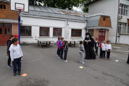 Elevii seminarişti gălăţeni au primit daruri din partea ierarhului Dunării de Jos – fotografia 23