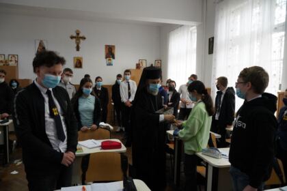 Elevii seminarişti gălăţeni au primit daruri din partea ierarhului Dunării de Jos – fotografia 24