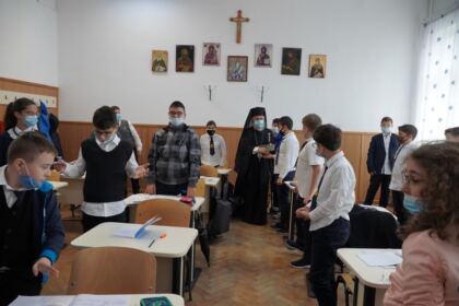 Elevii seminarişti gălăţeni au primit daruri din partea ierarhului Dunării de Jos – fotografia 26