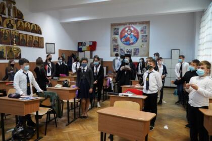 Elevii seminarişti gălăţeni au primit daruri din partea ierarhului Dunării de Jos – fotografia 28
