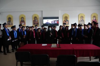 Cursul festiv al elevilor din anul terminal de la Seminarului Teologic Ortodox „Sfântul Apostol Andrei“ din Galaţi – fotografia 2