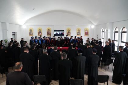 Cursul festiv al elevilor din anul terminal de la Seminarului Teologic Ortodox „Sfântul Apostol Andrei“ din Galaţi – fotografia 3