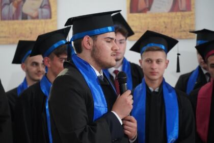 Cursul festiv al elevilor din anul terminal de la Seminarului Teologic Ortodox „Sfântul Apostol Andrei“ din Galaţi – fotografia 4