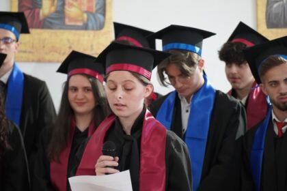 Cursul festiv al elevilor din anul terminal de la Seminarului Teologic Ortodox „Sfântul Apostol Andrei“ din Galaţi – fotografia 6
