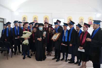 Cursul festiv al elevilor din anul terminal de la Seminarului Teologic Ortodox „Sfântul Apostol Andrei“ din Galaţi – fotografia 7